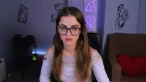 Snapshot of lina_fox12 chatting on October 6, 1:17 pm lina_fox12 online show from October 6, 1:17 pm
