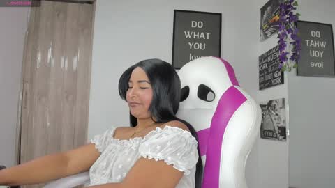 Snapshot of lina_sanchezih chatting on January 31, 2:49 pm LINA SANCHEZ online show from January 31, 2:49 pm