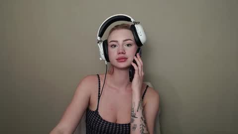 Snapshot of linacute52 chatting on October 18, 6:21 pm linacute52 online show from October 18, 6:21 pm