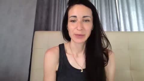 LinaLivee online show from June 25, 10:30 am
