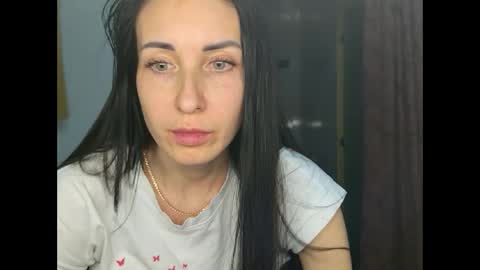 LinaLivee online show from February 6, 7:06 pm