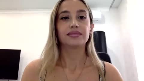 linavora online show from November 24, 12:29 pm