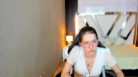  Linda  online show from April 24, 7:05 pm