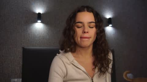 Linda online show from December 14, 1:50 pm