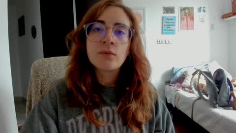 Snapshot of linda_giggle chatting on January 6, 5:06 pm Giggles online show from January 6, 5:06 pm