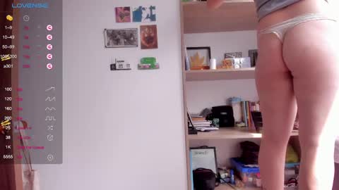 Snapshot of linda_giggle chatting on February 10, 3:21 pm Giggles online show from February 10, 3:21 pm