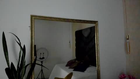 Snapshot of linda_saenz1 chatting on February 1, 11:54 am Linda Saenz online show from February 1, 11:54 am