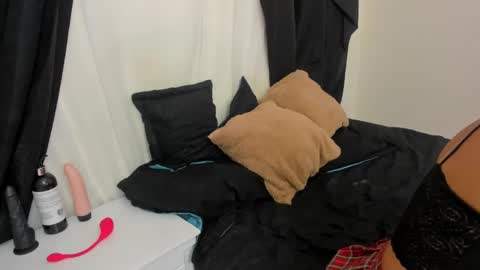 ig linda cw2 online show from December 9, 12:30 pm