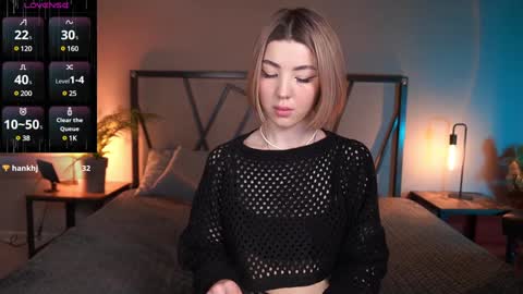 Snapshot of lindathacker chatting on February 4, 5:10 am your Linda is back online show from February 4, 5:10 am