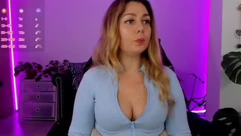 Snapshot of lindawhite_ chatting on February 21, 9:54 pm Linda -- online show from February 21, 9:54 pm
