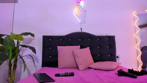 Linda  online show from April 11, 6:30 am