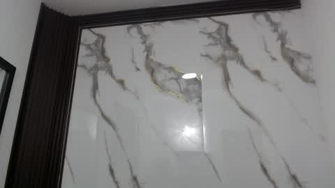  Lindsey  online show from April 18, 1:02 pm