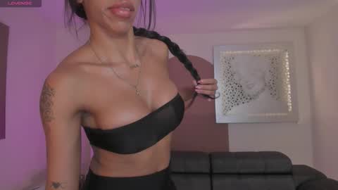 Snapshot of lindseycox chatting on September 15, 12:19 am Lin online show from September 15, 12:19 am
