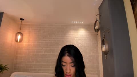 Snapshot of lindseycox chatting on January 4, 7:02 pm Lin online show from January 4, 7:02 pm