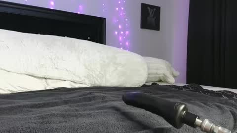 Snapshot of lindseysexii chatting on December 2, 1:56 pm Lindzay online show from December 2, 1:56 pm