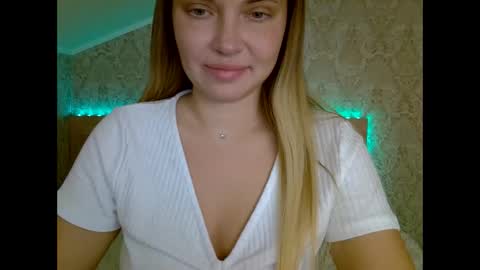 Snapshot of lindsisecret chatting on December 16, 8:16 pm Anna online show from December 16, 8:16 pm