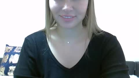 Snapshot of lindsisecret chatting on March 4, 2:42 pm Anna online show from March 4, 2:42 pm