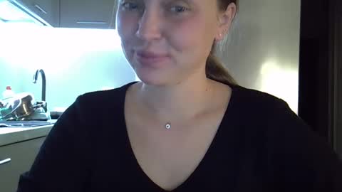 Snapshot of lindsisecret chatting on September 27, 9:11 pm Anna online show from September 27, 9:11 pm