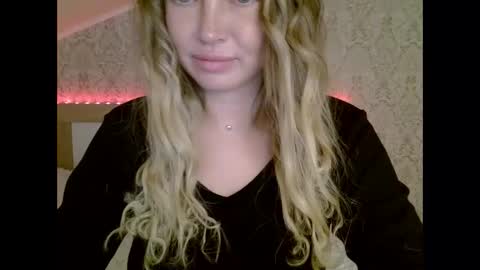Snapshot of lindsisecret chatting on January 3, 3:55 pm Anna online show from January 3, 3:55 pm