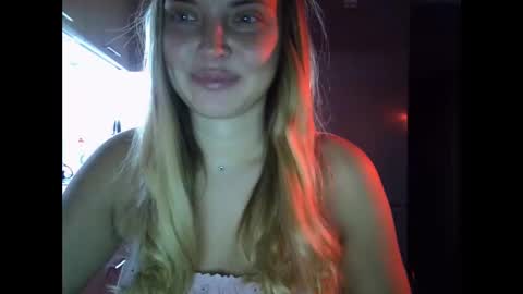 Snapshot of lindsisecret chatting on December 25, 5:05 pm Anna online show from December 25, 5:05 pm