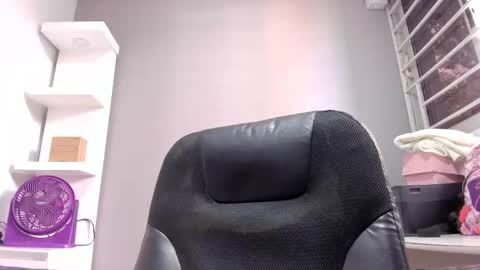 Snapshot of lindsy31 chatting on September 22, 7:23 pm Lindsy online show from September 22, 7:23 pm