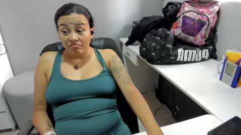 Snapshot of lindsy31 chatting on October 11, 6:10 pm Lindsy online show from October 11, 6:10 pm