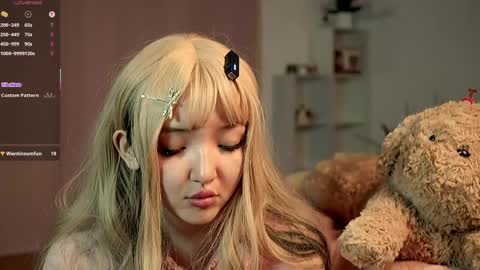 Linh -   online show from May 13, 9:42 pm