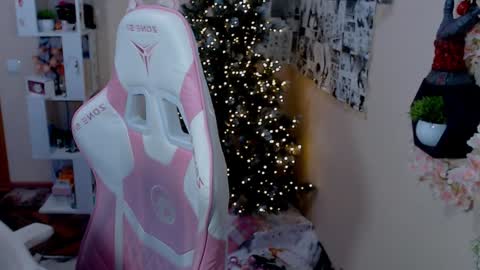 Lina online show from December 11, 4:52 pm