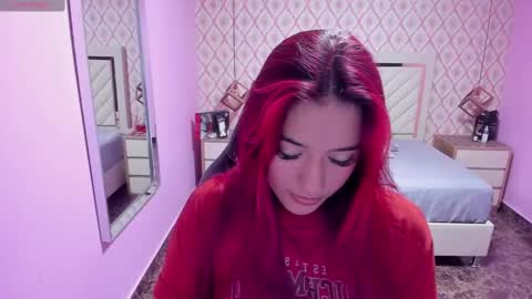 Snapshot of linzi_lennox chatting on September 29, 2:27 am L I N Z I online show from September 29, 2:27 am