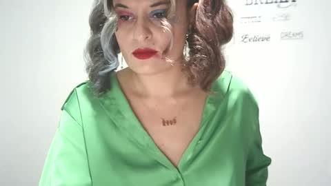 lionessmom online show from October 31, 4:14 am