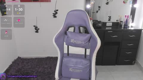 lips_sarasofia online show from May 28, 6:17 pm