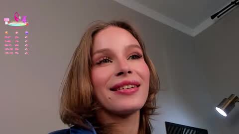 Snapshot of lipswithsweetonthem chatting on October 1, 2:05 am Lina online show from October 1, 2:05 am