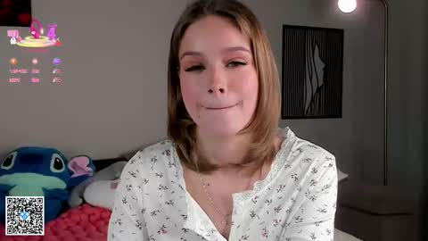 Snapshot of lipswithsweetonthem chatting on October 6, 1:11 am Lina online show from October 6, 1:11 am