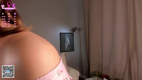 Snapshot of lipswithsweetonthem chatting on October 2, 2:05 am Lina online show from October 2, 2:05 am