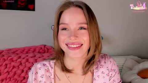Snapshot of lipswithsweetonthem chatting on September 18, 1:26 am Lina online show from September 18, 1:26 am