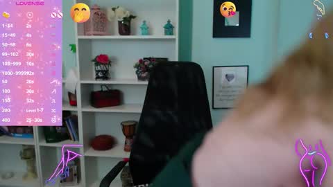 Snapshot of lisa_caprice chatting on October 16, 4:26 am Lisa Caprice online show from October 16, 4:26 am