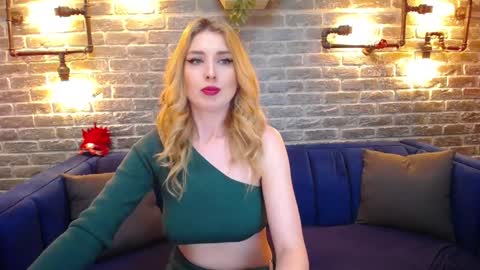 Snapshot of lisa_caprice chatting on January 23, 2:07 pm Lisa Caprice online show from January 23, 2:07 pm