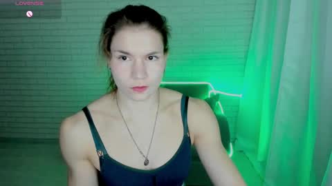 Snapshot of lisa_ree_ chatting on January 1, 7:21 pm lisa online show from January 1, 7:21 pm