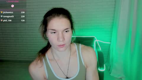 Snapshot of lisa_ree_ chatting on January 6, 1:53 am lisa online show from January 6, 1:53 am