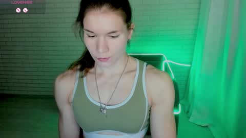 Snapshot of lisa_ree_ chatting on January 5, 3:45 pm lisa online show from January 5, 3:45 pm