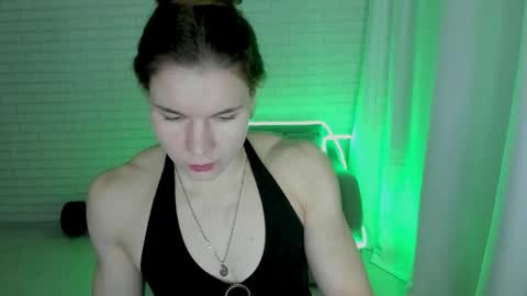 Snapshot of lisa_ree_ chatting on February 18, 10:58 pm lisa online show from February 18, 10:58 pm