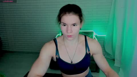 Snapshot of lisa_ree_ chatting on December 26, 9:33 am lisa online show from December 26, 9:33 am
