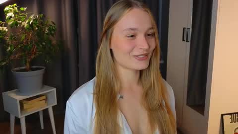 Snapshot of lisa_schiele chatting on October 12, 8:22 pm Elisabeth or Lisa online show from October 12, 8:22 pm