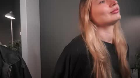 Elisabeth or Lisa online show from November 28, 8:01 pm