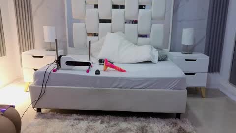 lisa_sweetas online show from April 15, 2:56 am