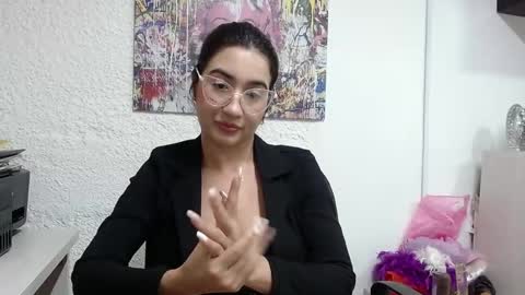 lisa white  online show from November 30, 4:11 pm