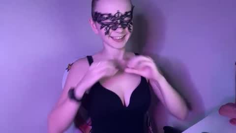 Snapshot of lisafrazier chatting on September 10, 5:35 pm Lisa online show from September 10, 5:35 pm