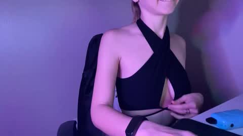 Snapshot of lisafrazier chatting on September 9, 5:35 pm Lisa online show from September 9, 5:35 pm