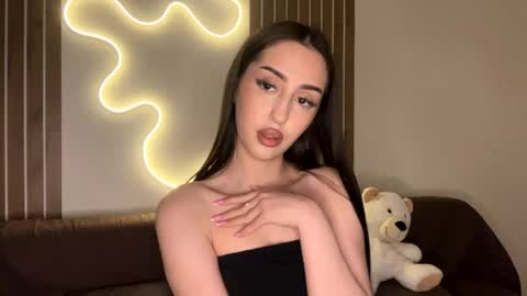 Lisa online show from May 20, 5:10 pm