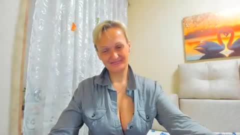 Lisasimsxs online show from July 17, 12:15 am